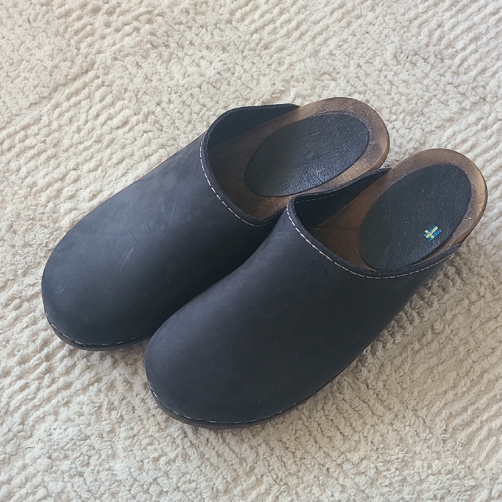 Black Leather Lotta Clogs Size 38